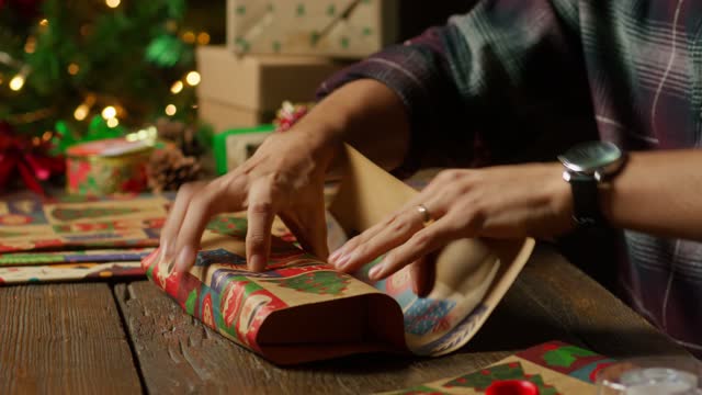 Christmas Gift Wrap Moment.