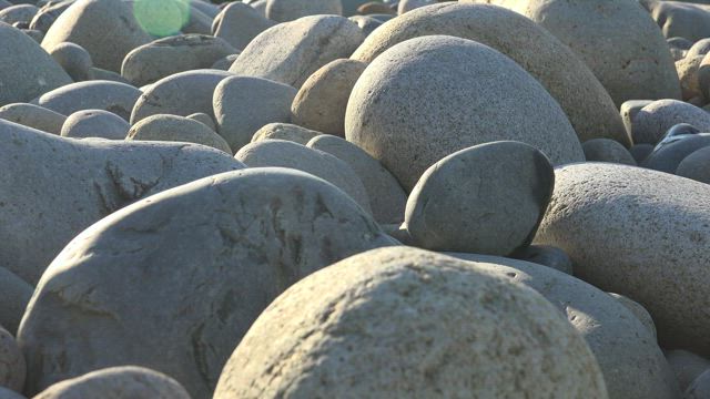 Natural round river stones.
