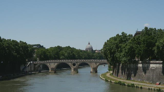 River and bridge in Rome.