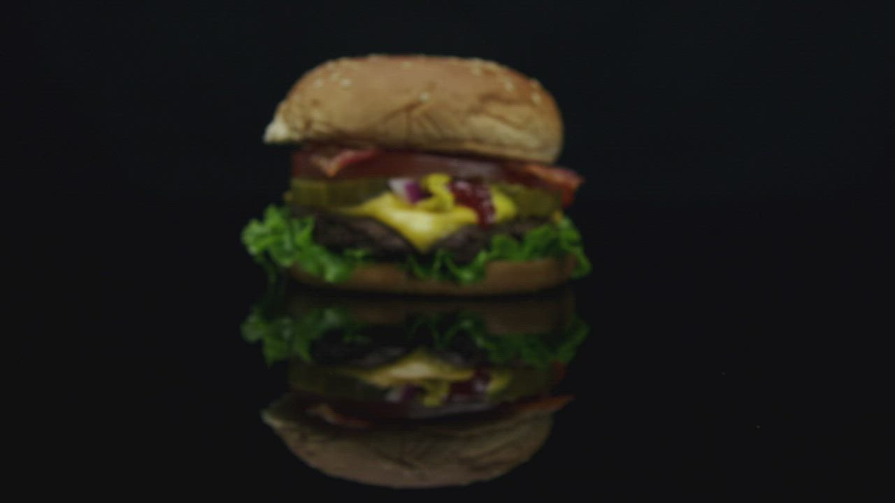 Moving towards a burger - Free Stock Video