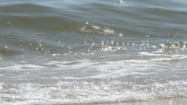 Closeup of breaking waves.