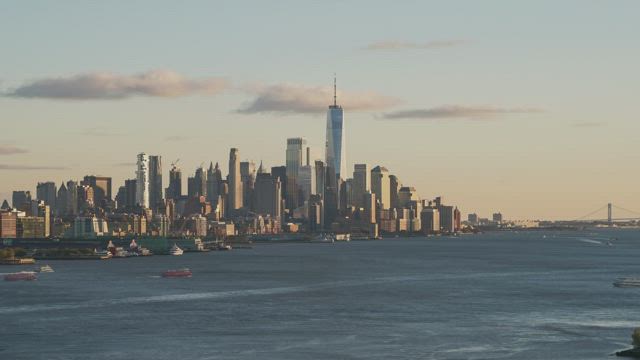Boat traffic by New York.