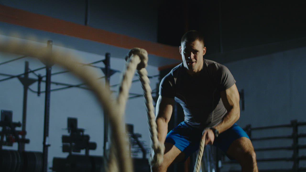 An athlete using thew ropes in the gym - Free Stock Video