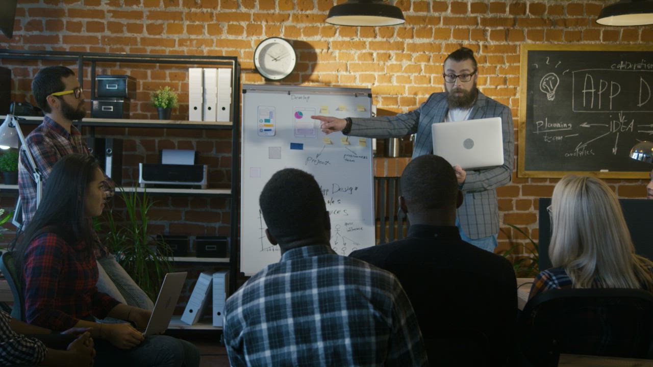 Engineers explaining the project to the audience - Free Stock Video