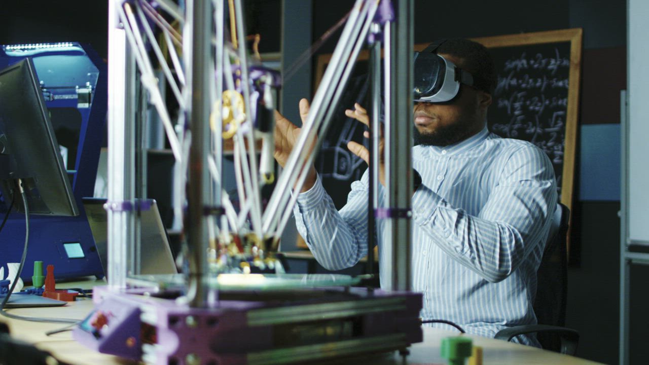 A man working with VR in the workshop - Free Stock Video