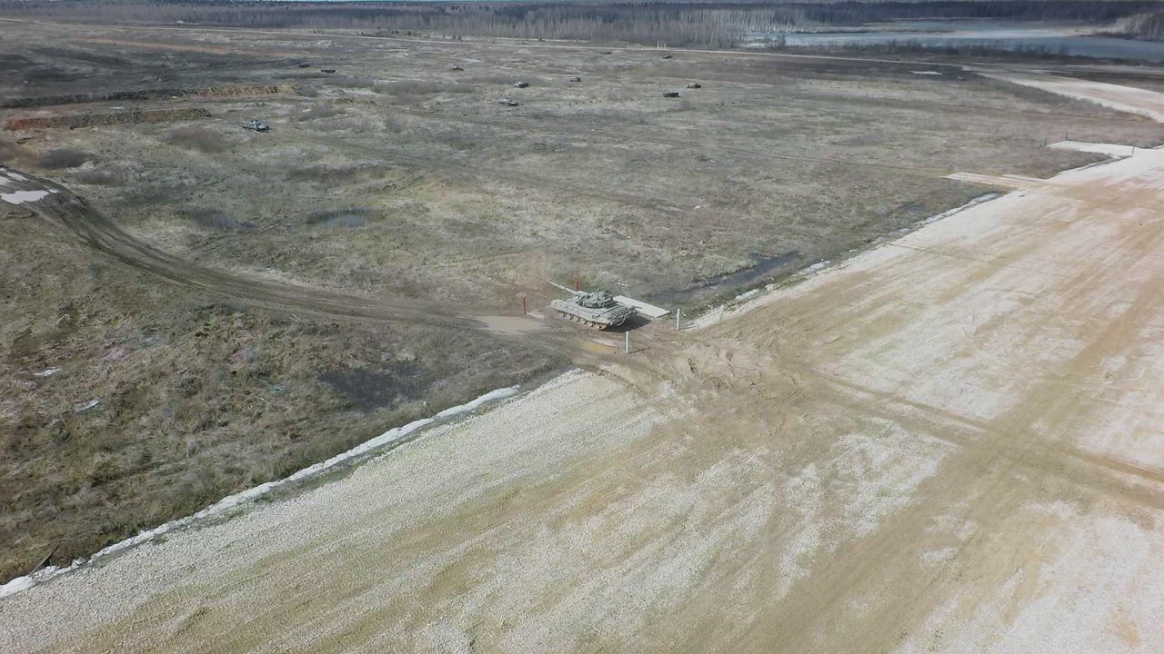 Tank firing at a test range - Free Stock Video