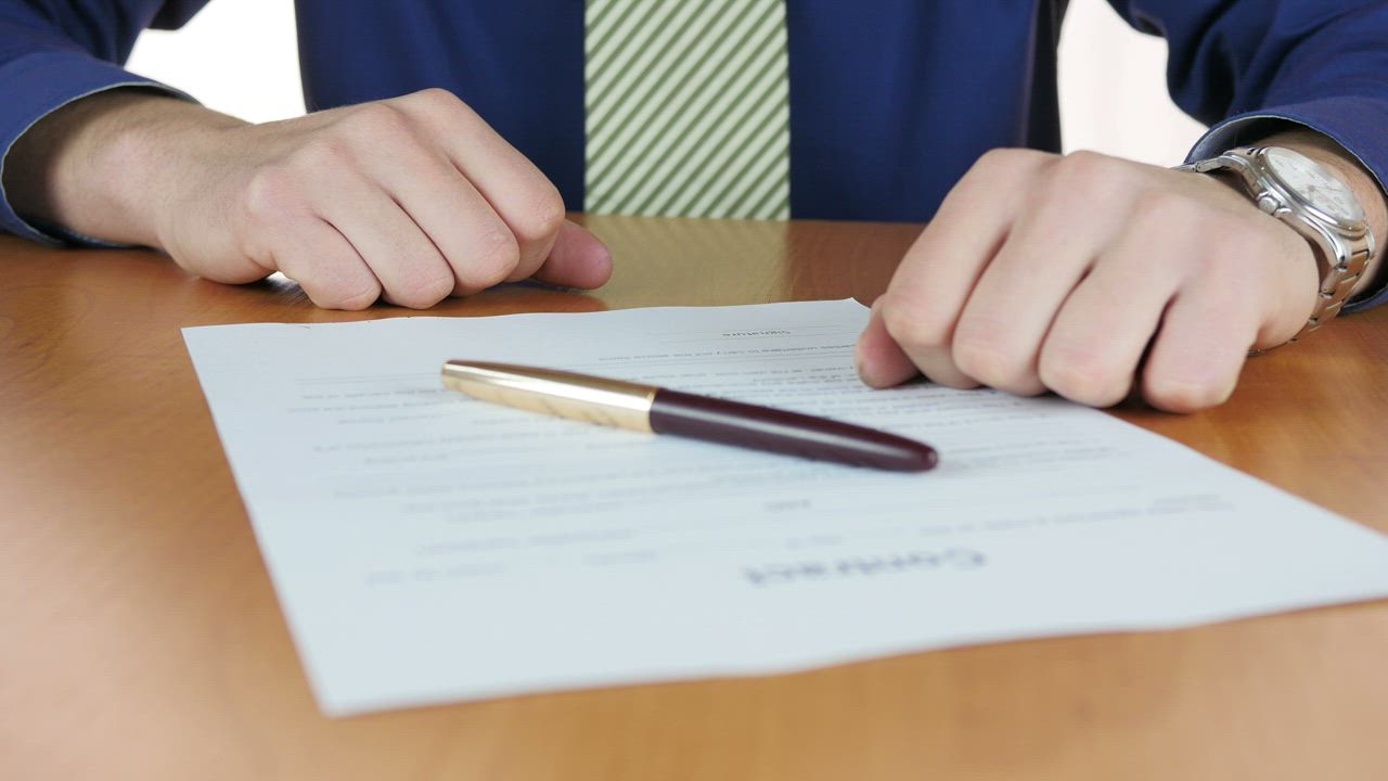 Man signing a contract with pen - Free Stock Video