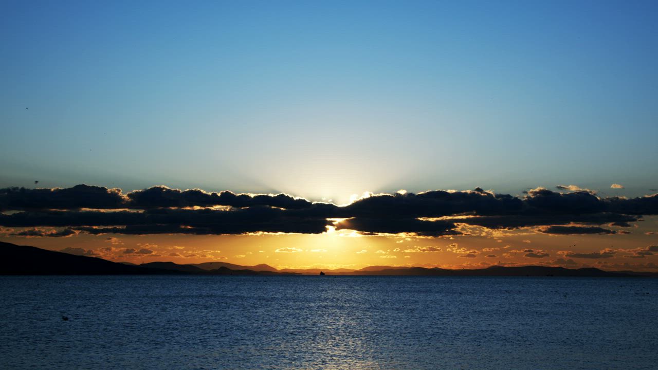 Beautiful landscape of a sunset on the sea skyline - Free Stock Video