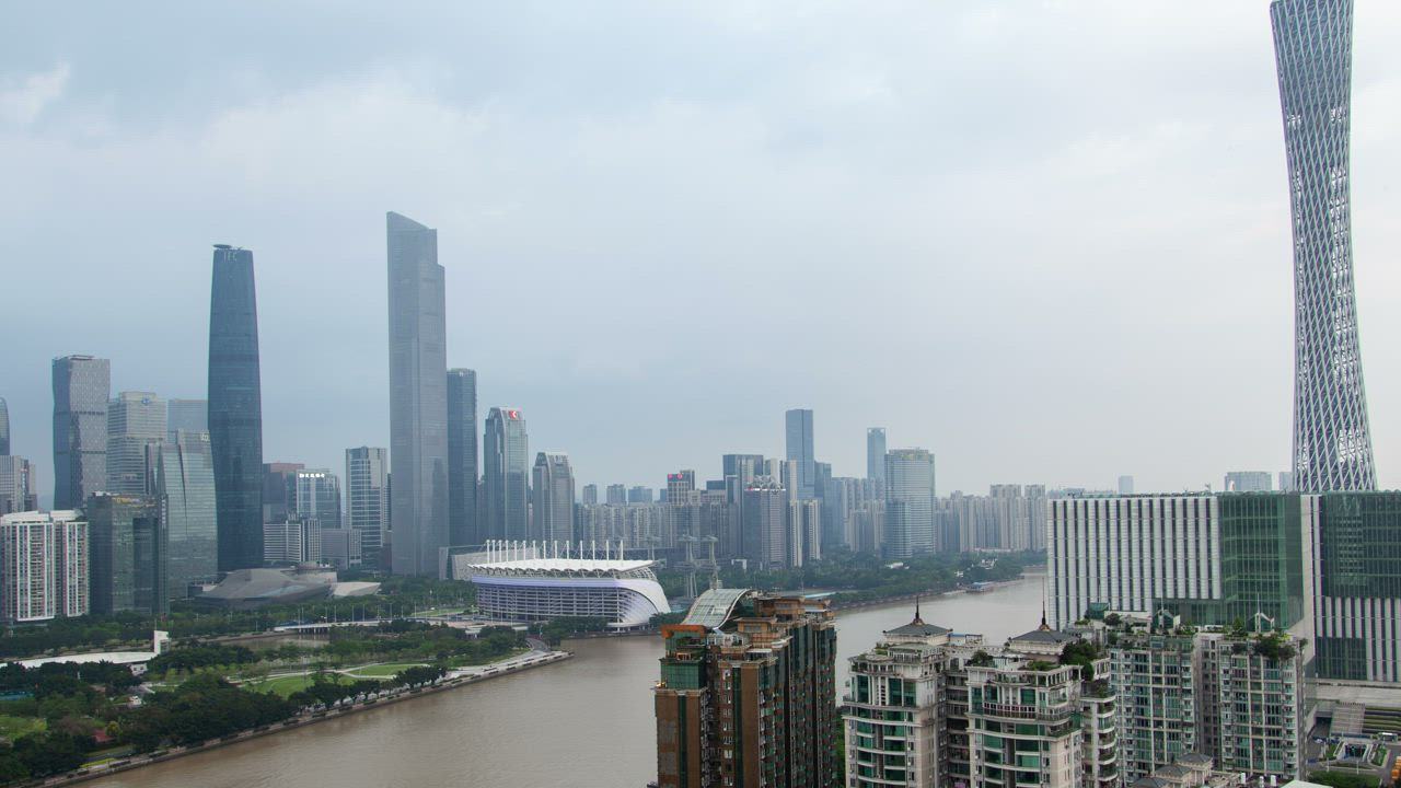 Cityscape with river and skyscrapers zoom out - Free Stock Video