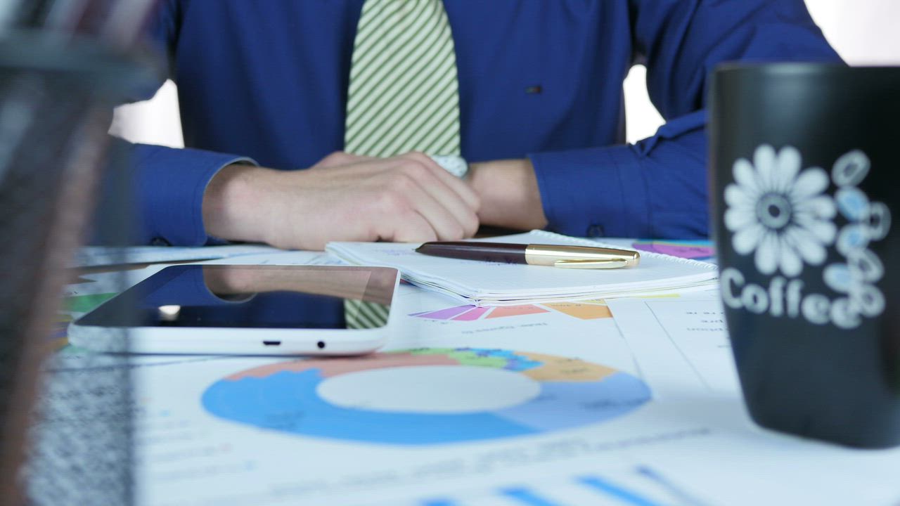 Person making graphs on paper - Free Stock Video