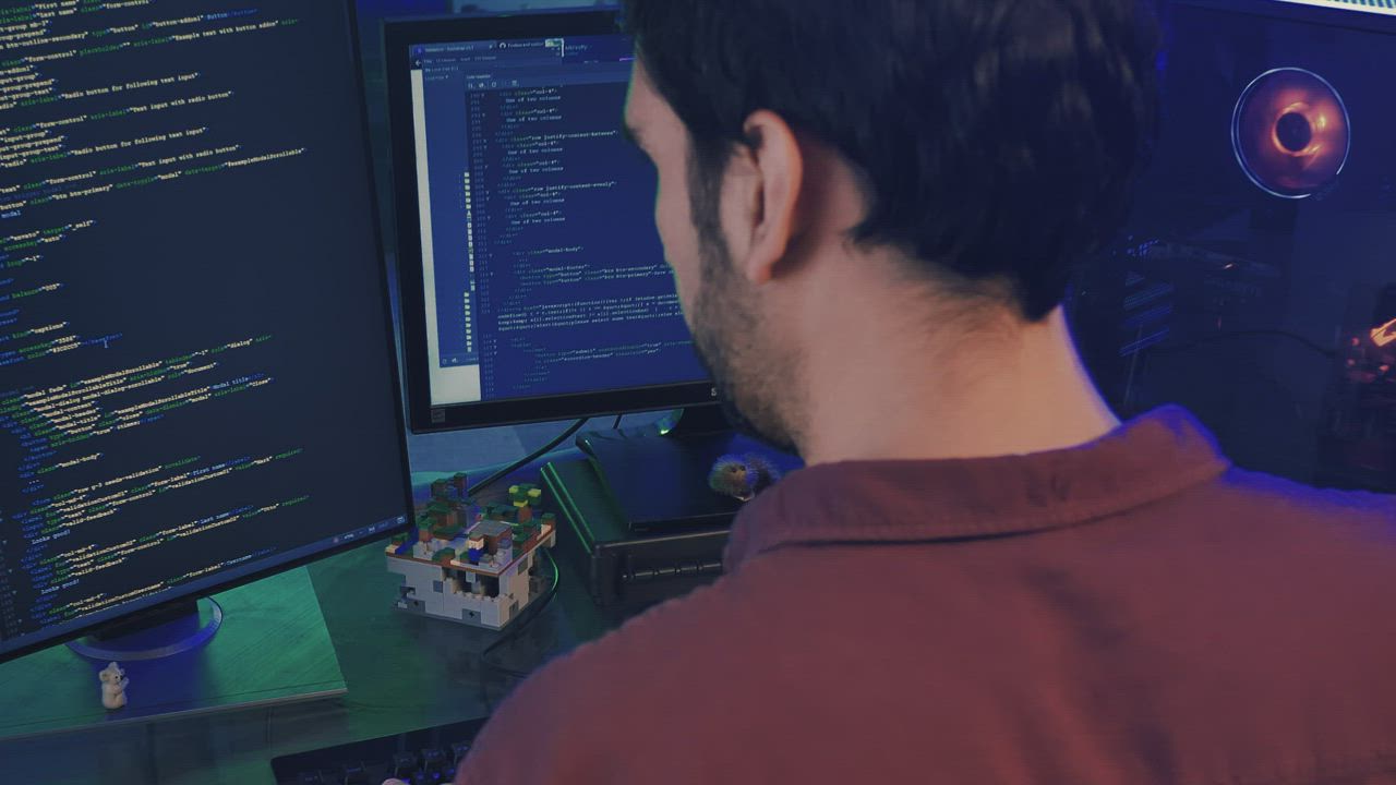Experienced programmer working on a computer - Free Stock Video
