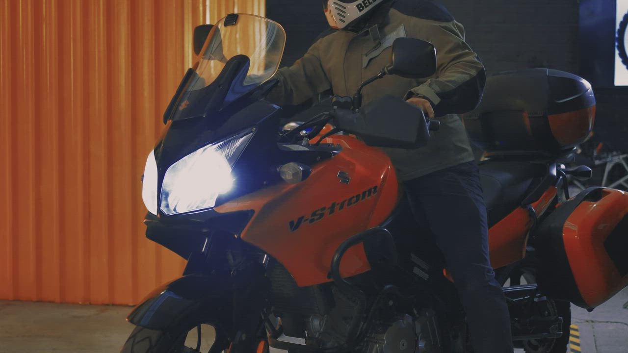 Man setting off on a big motorcycle - Free Stock Video