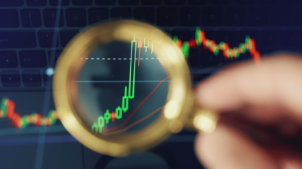 Graphic of cryptocurrency in action - Free Stock Video