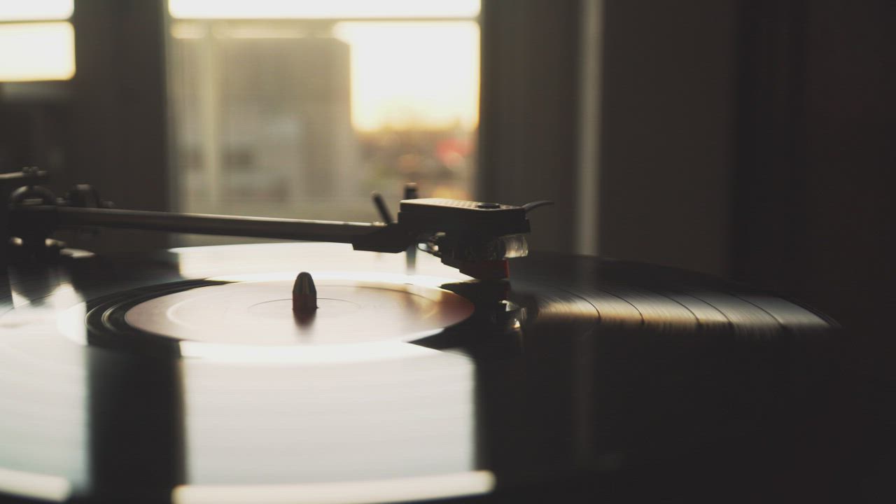 Vinyl record spinning on a turntable - Free Stock Video