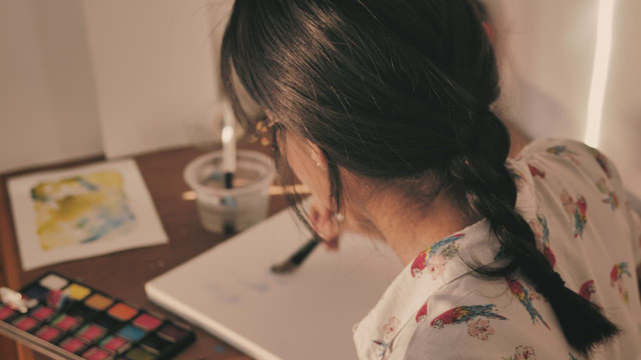 Artist working with watercolors - Free Stock Video