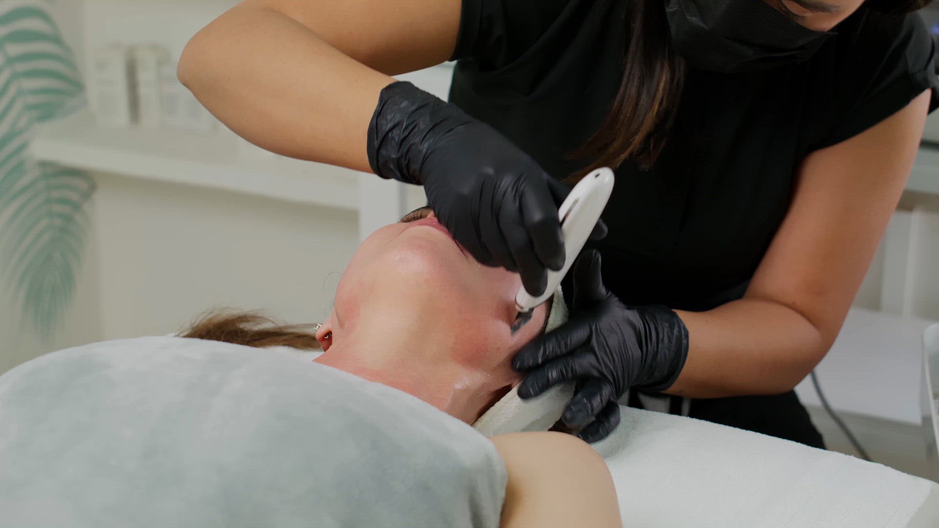 Limpeza de pele premium com aparelho profissional