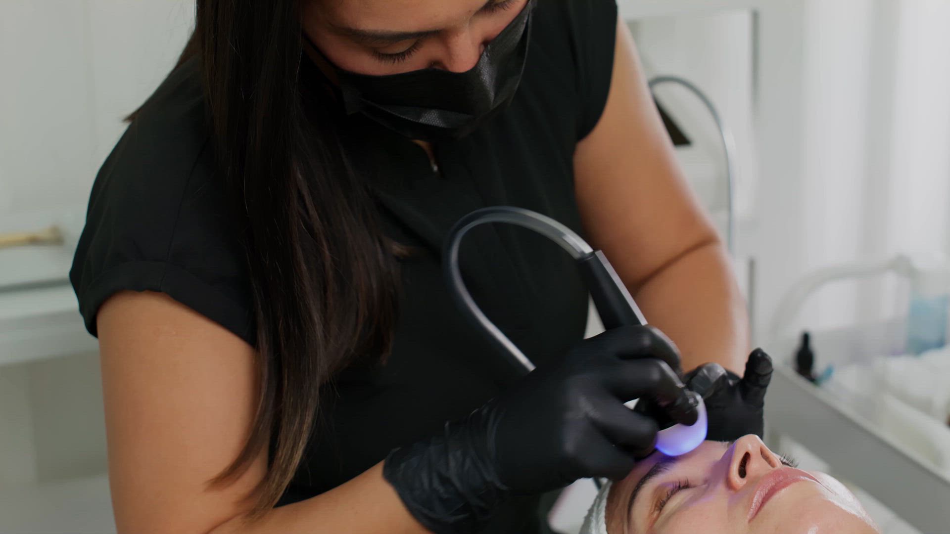 Radiofrequência facial com aparelho de LED