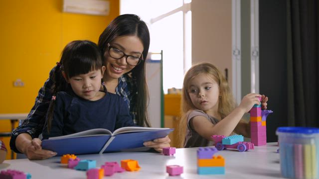 Teacher reading with her students.