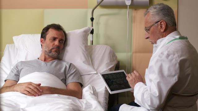 Doctor reviews MRI results.