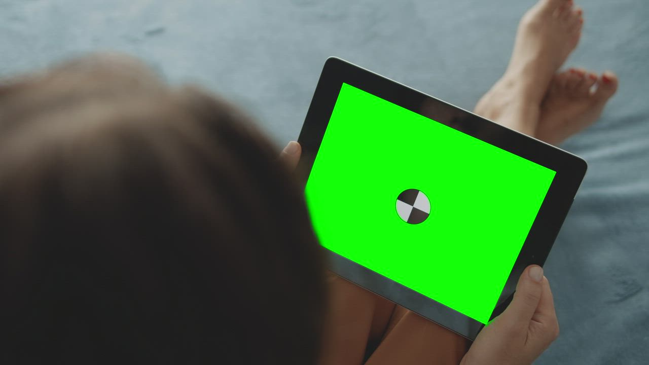 Woman in bare feet holds greenscreen tablet - Free Stock Video